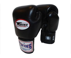 Перчатки боксерские Twins BGVL-3 для муай-тай (черные)